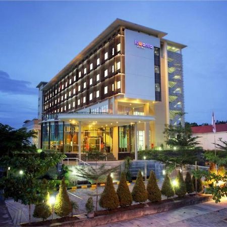 Hotel Luwansa Паланкарая Экстерьер фото